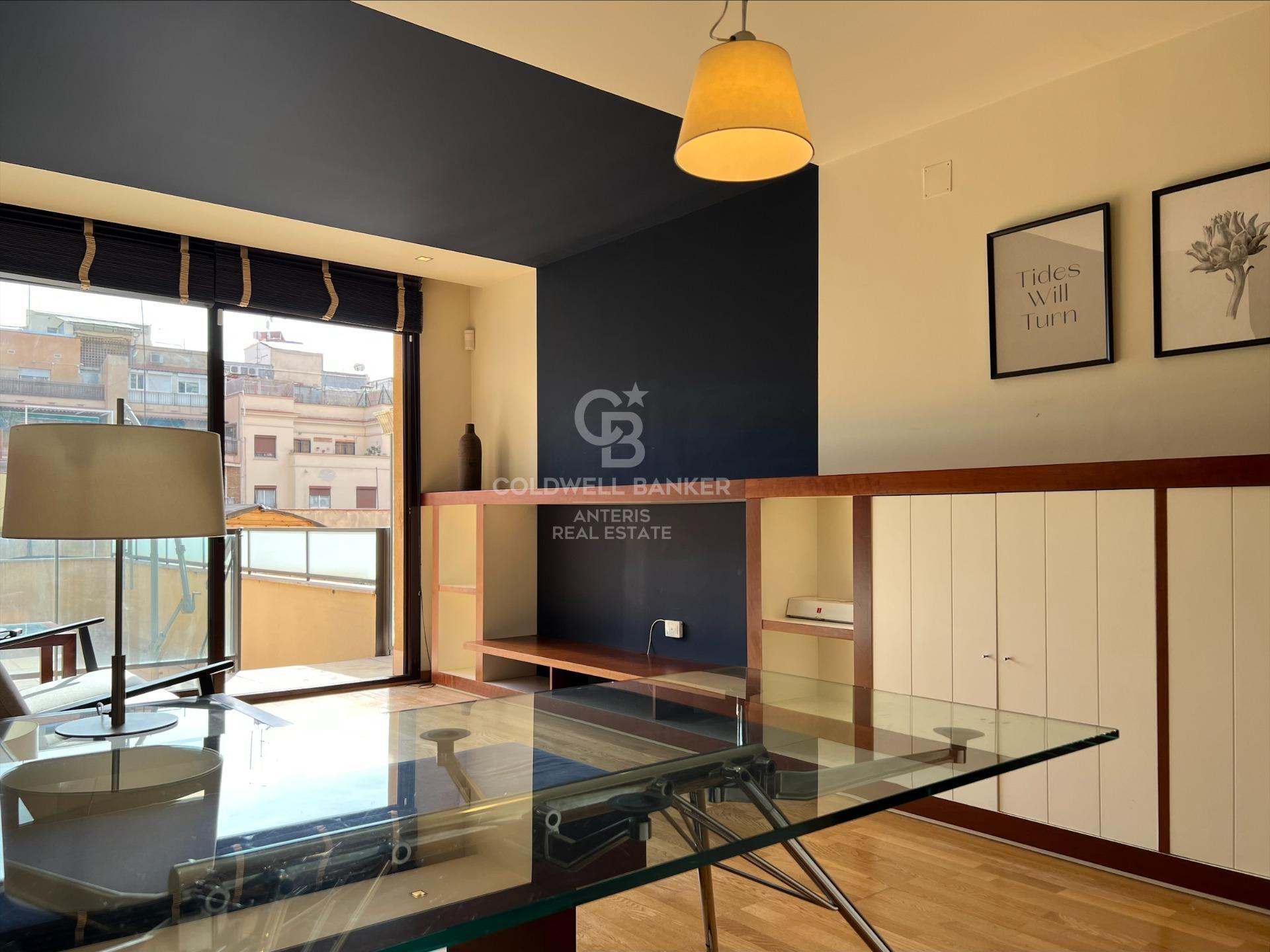 Luminoso piso con terraza de 90m2 y piscina comunitaria