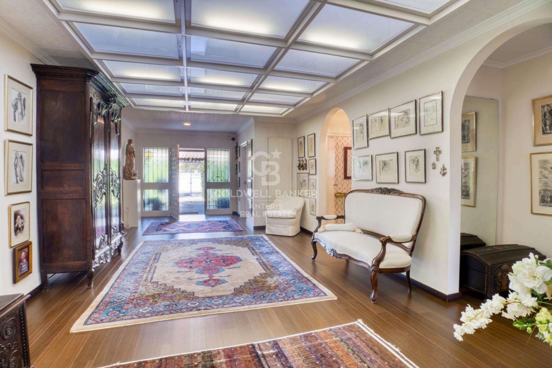 One-story villa with 6 bedrooms