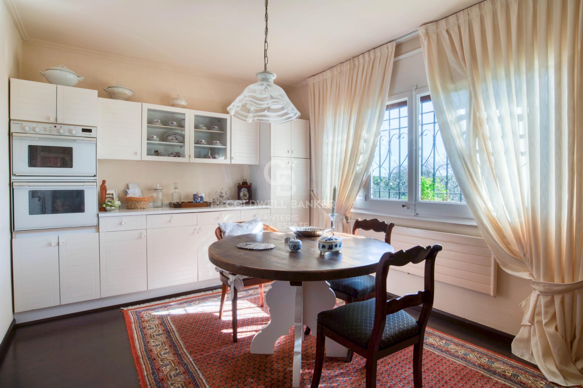 One-story villa with 6 bedrooms