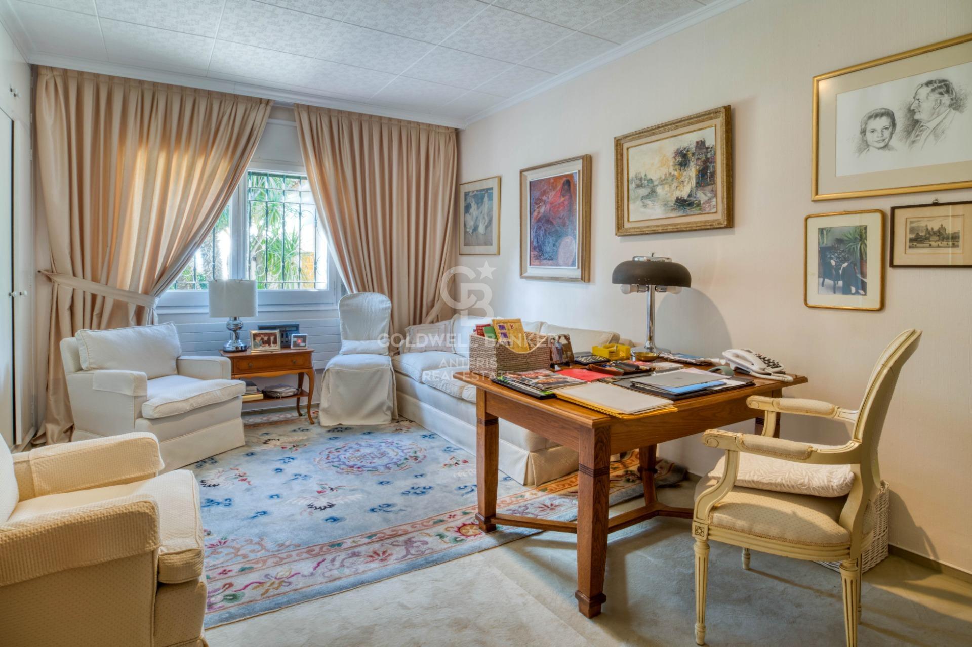 One-story villa with 6 bedrooms