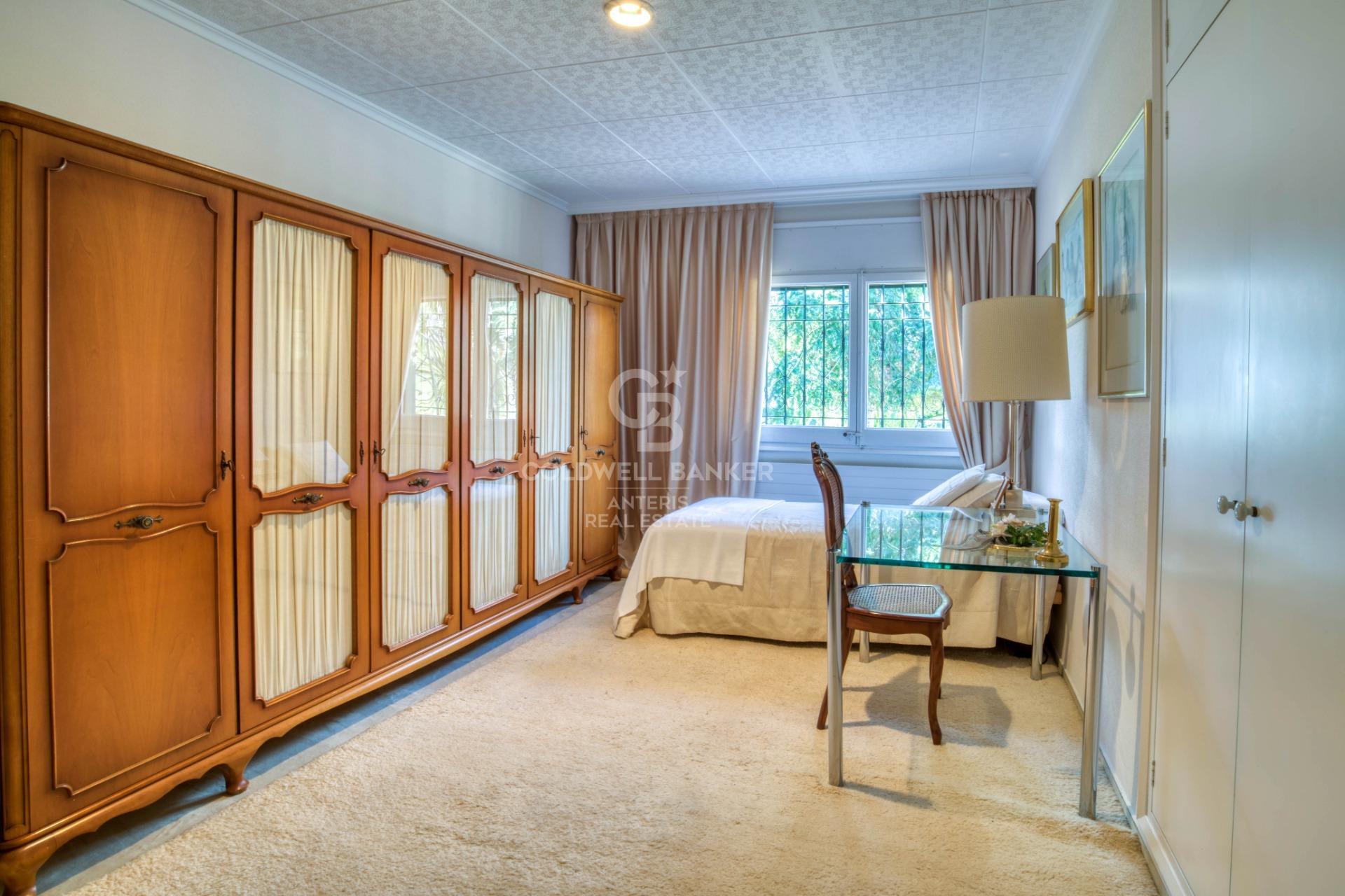 One-story villa with 6 bedrooms