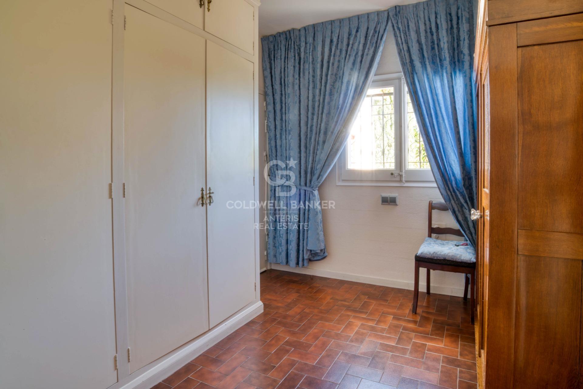 One-story villa with 6 bedrooms