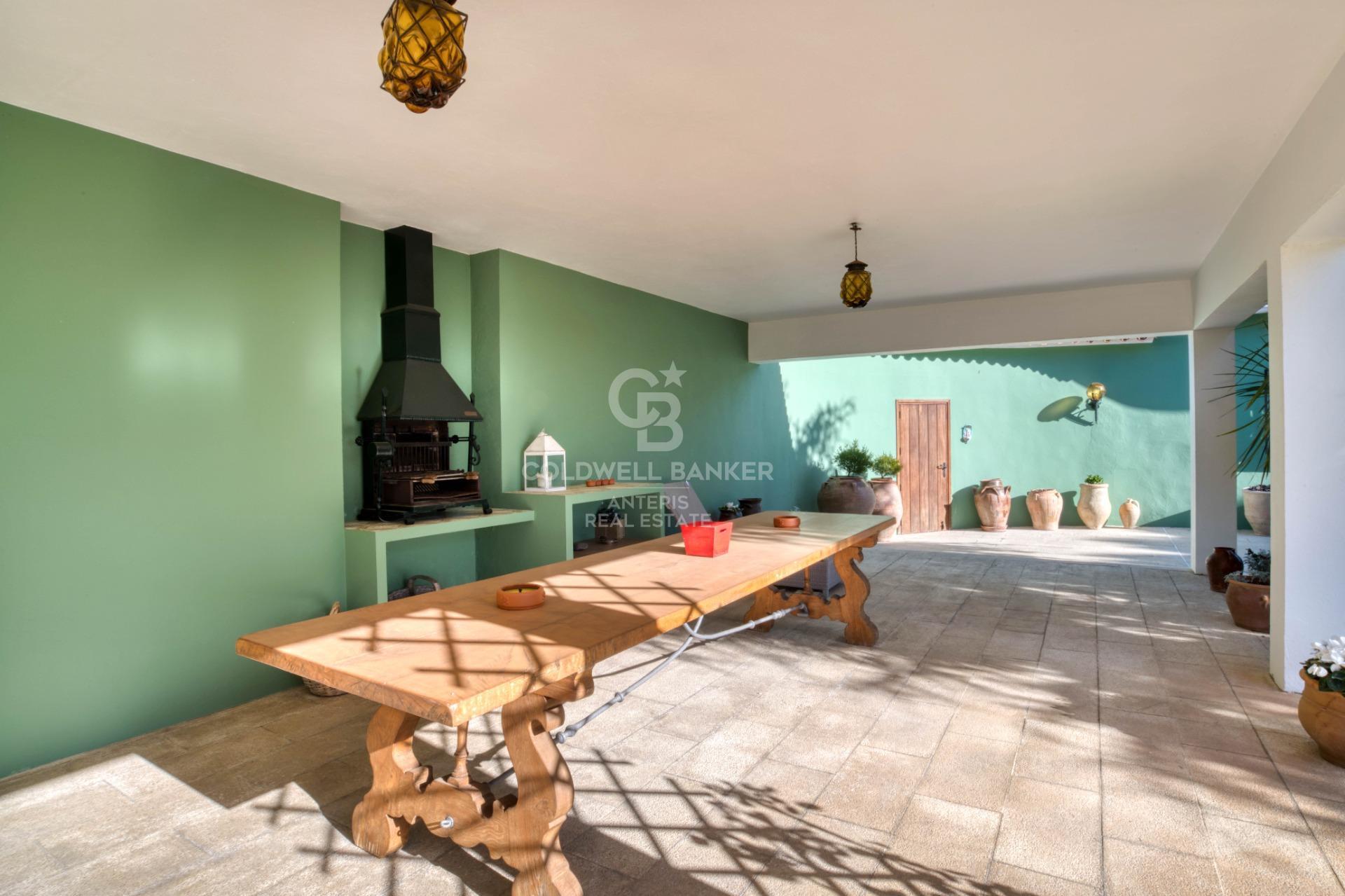 One-story villa with 6 bedrooms