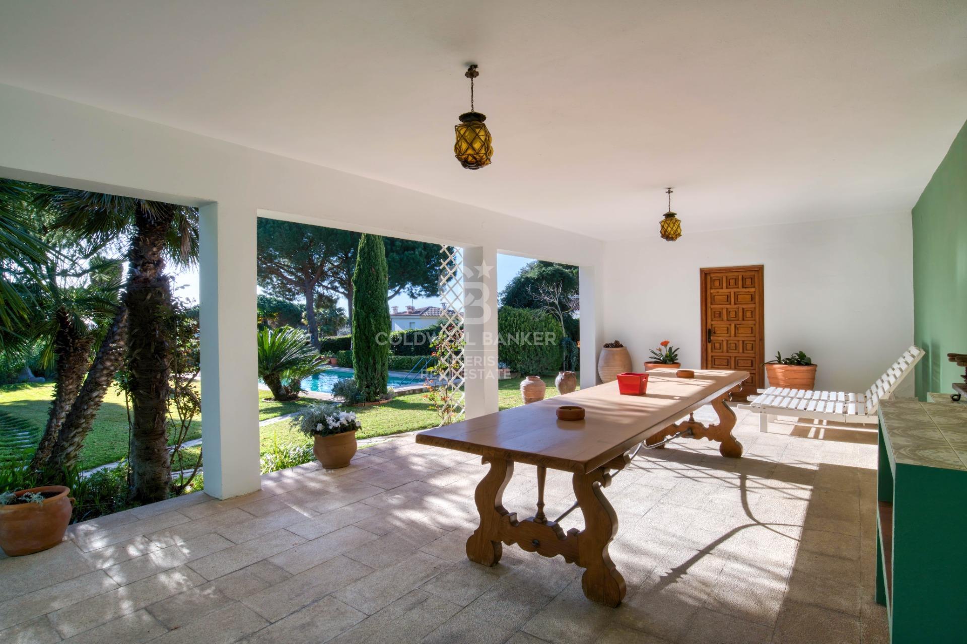 One-story villa with 6 bedrooms