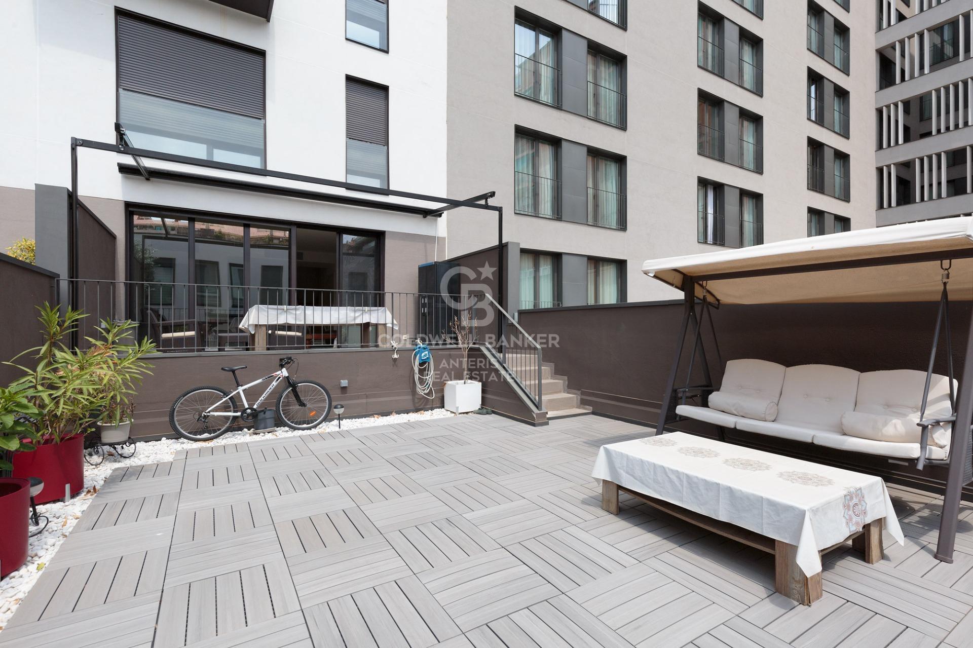 Dupleks z tarasem i basenem