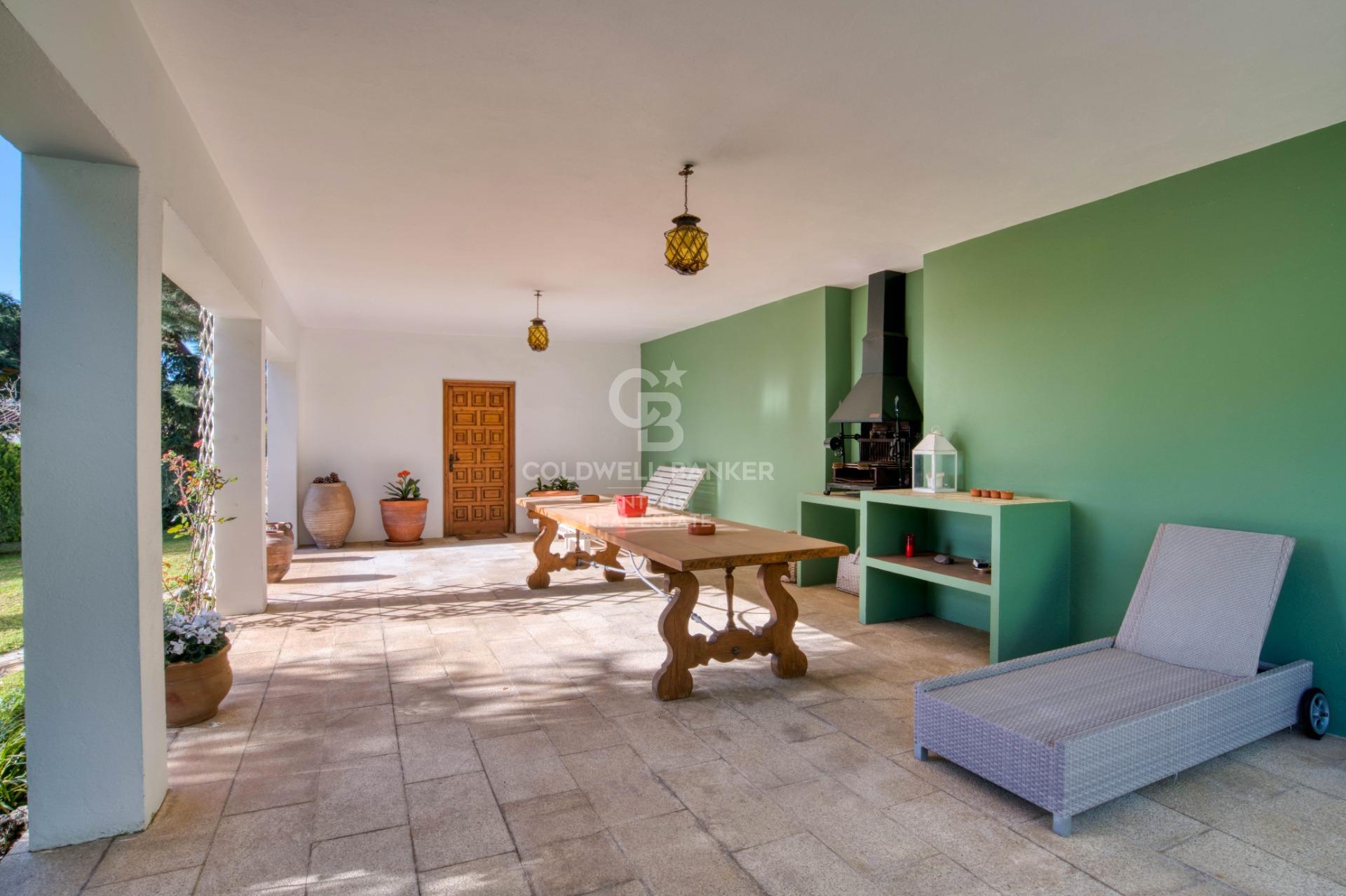 One-story villa with 6 bedrooms