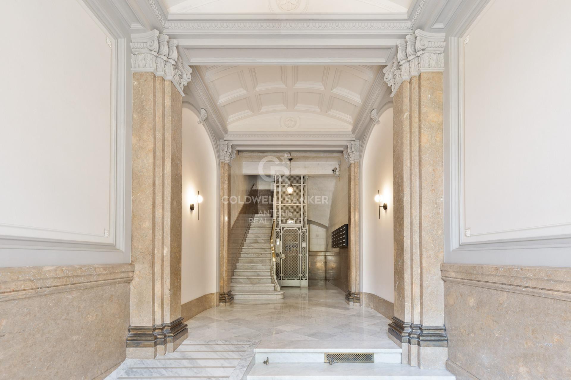 Apartament w klacysystycznej kamienicy w Eixample