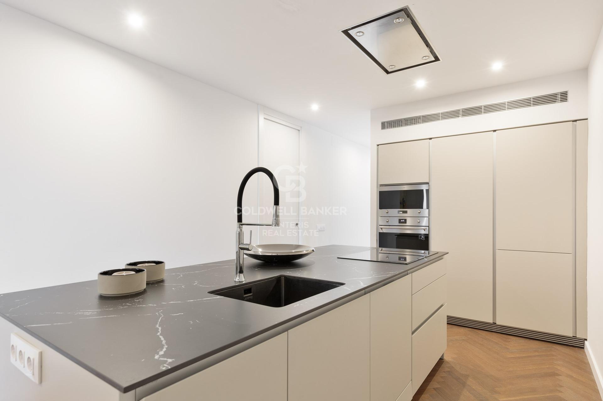 Apartament w klacysystycznej kamienicy w Eixample