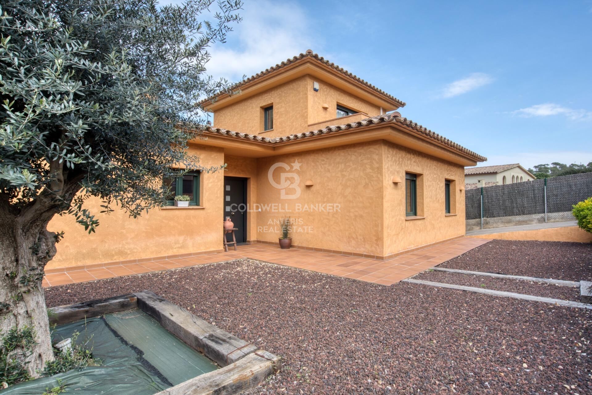 5 bedroom villa with private pool