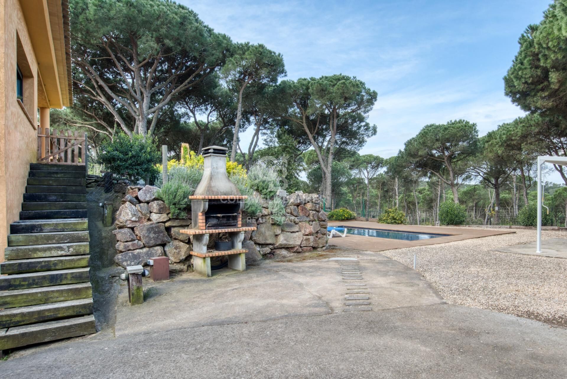 5 bedroom villa with private pool