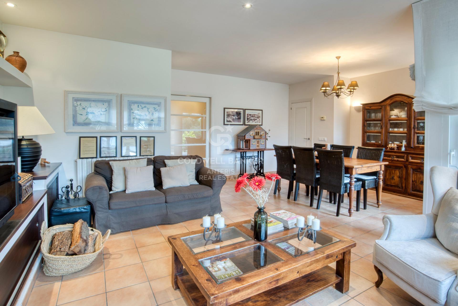 5 bedroom villa with private pool