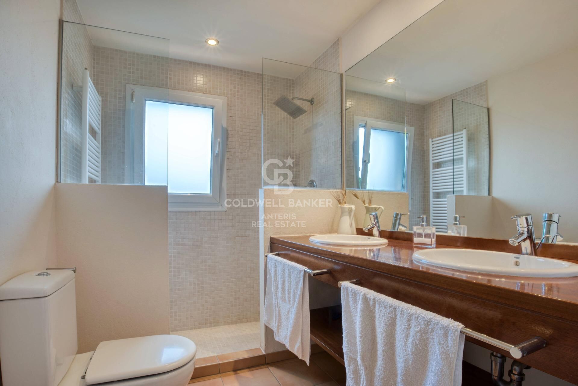 5 bedroom villa with private pool