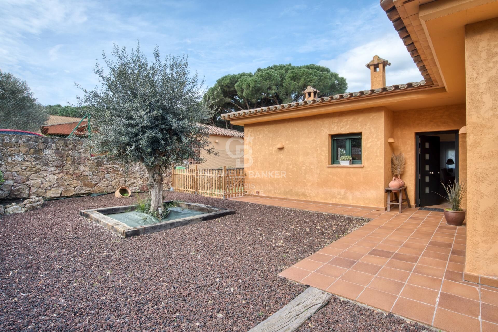 5 bedroom villa with private pool