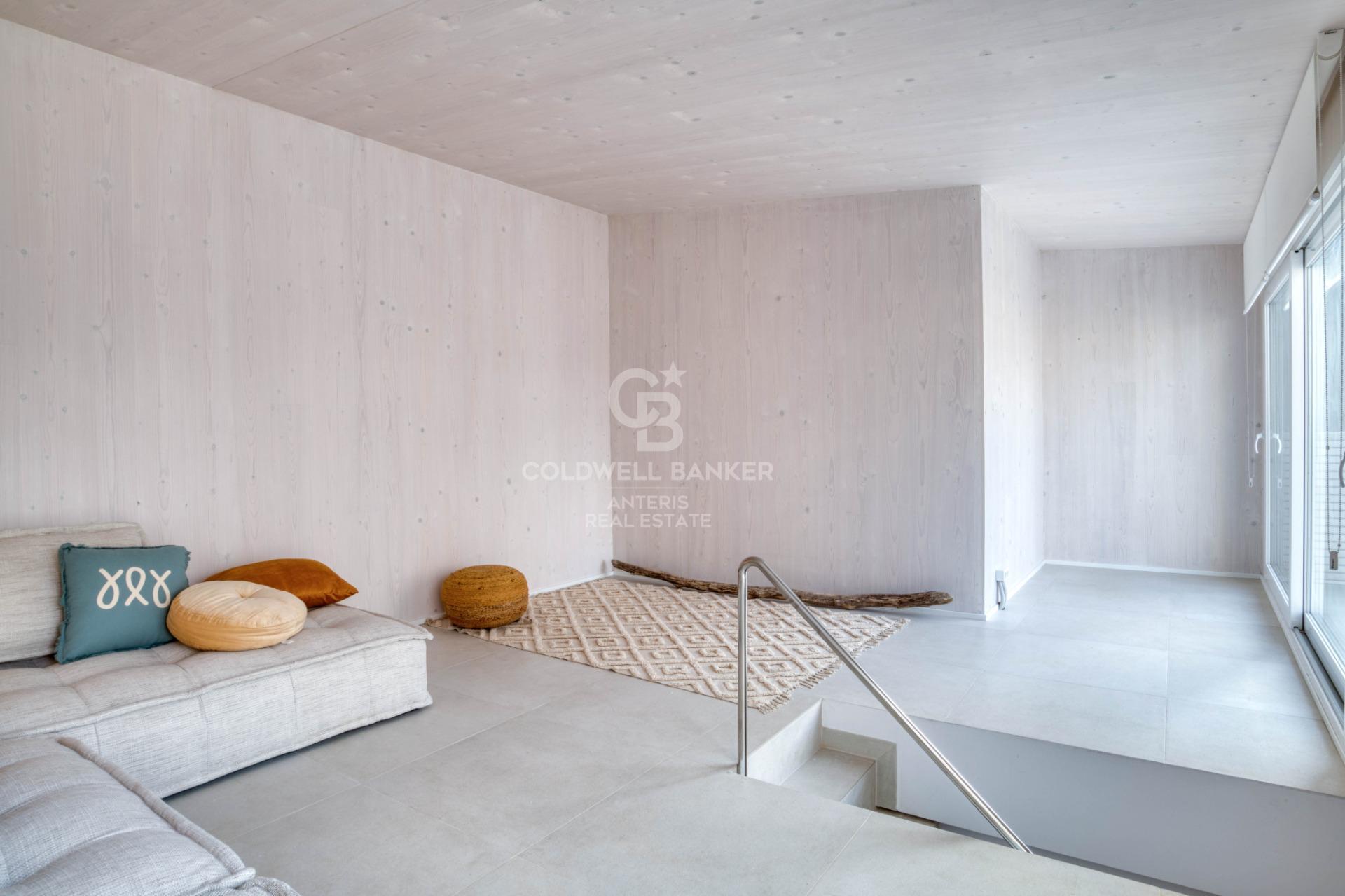 Vivienda pareada reformada de 3 pisos en la Costa Brava