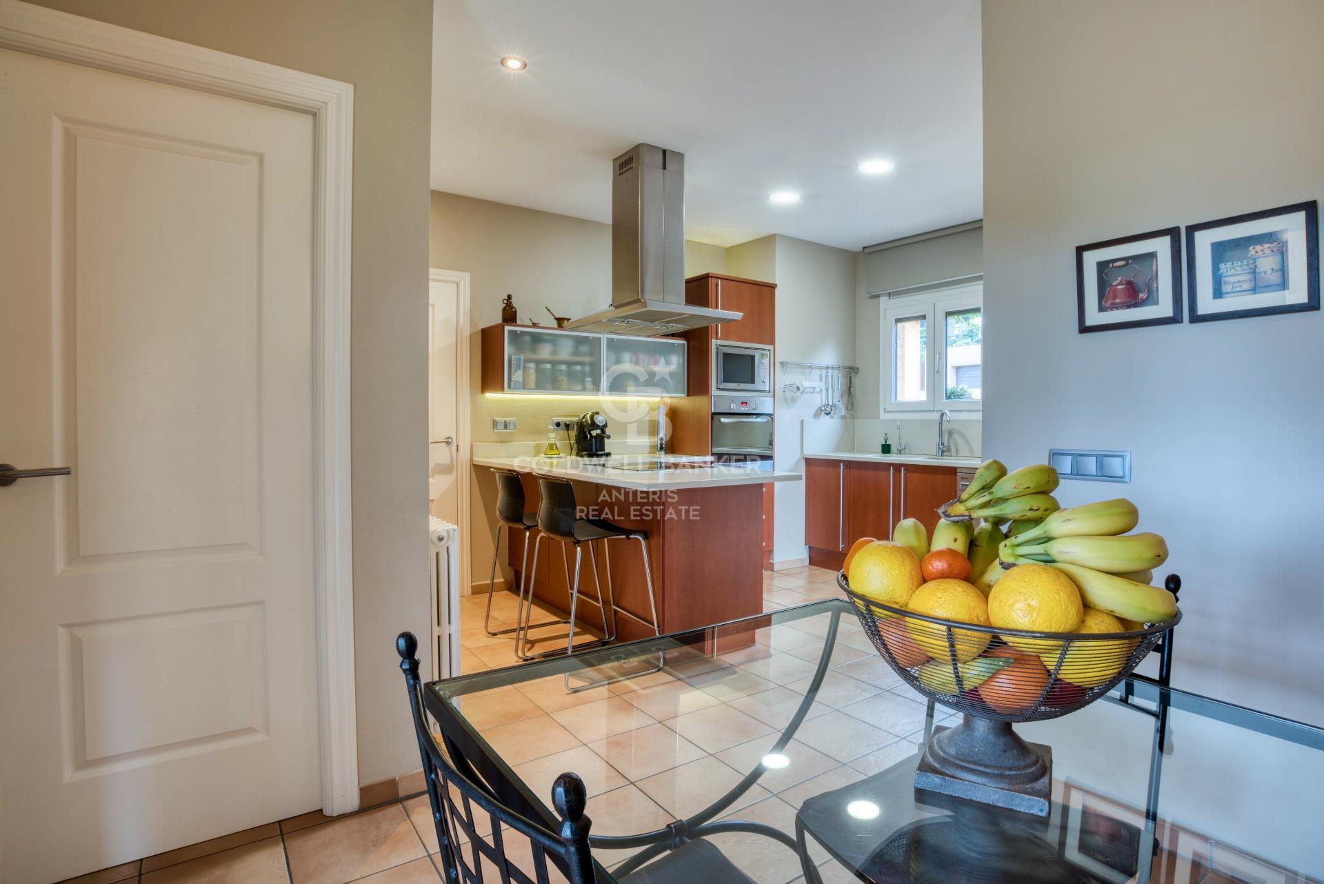 5 bedroom villa with private pool