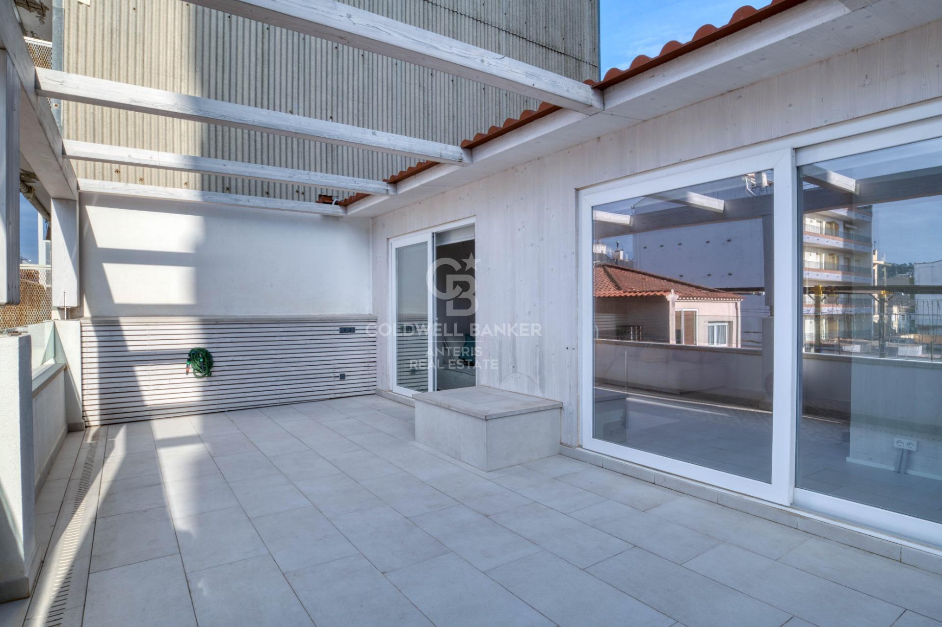 Vivienda pareada reformada de 3 pisos en la Costa Brava