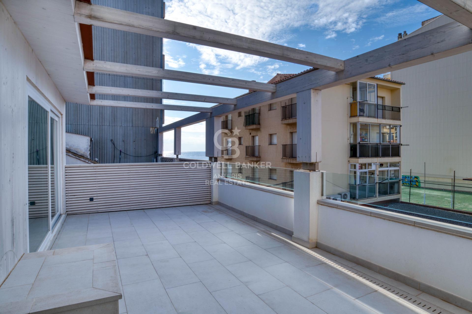 Vivienda pareada reformada de 3 pisos en la Costa Brava