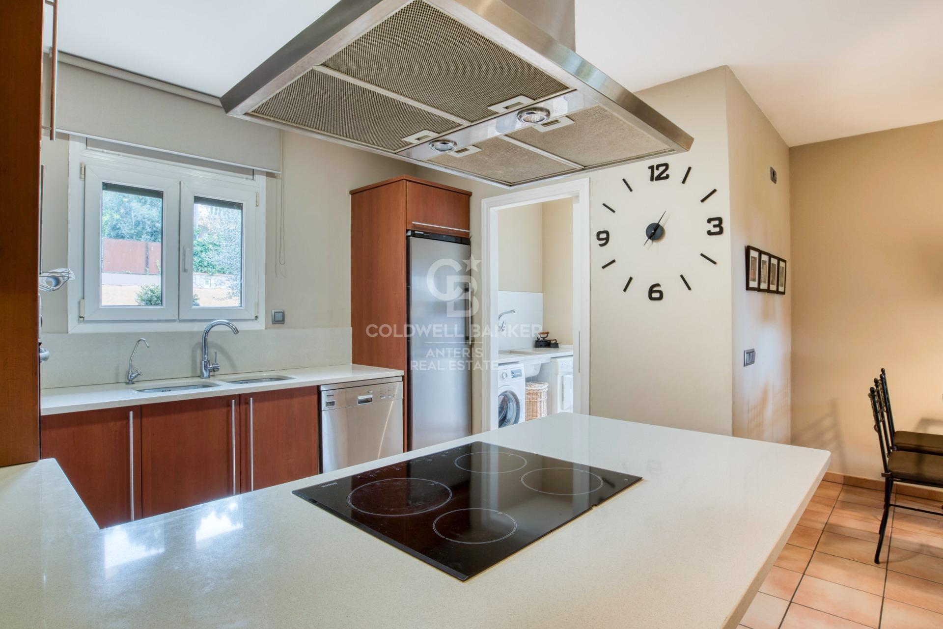 5 bedroom villa with private pool