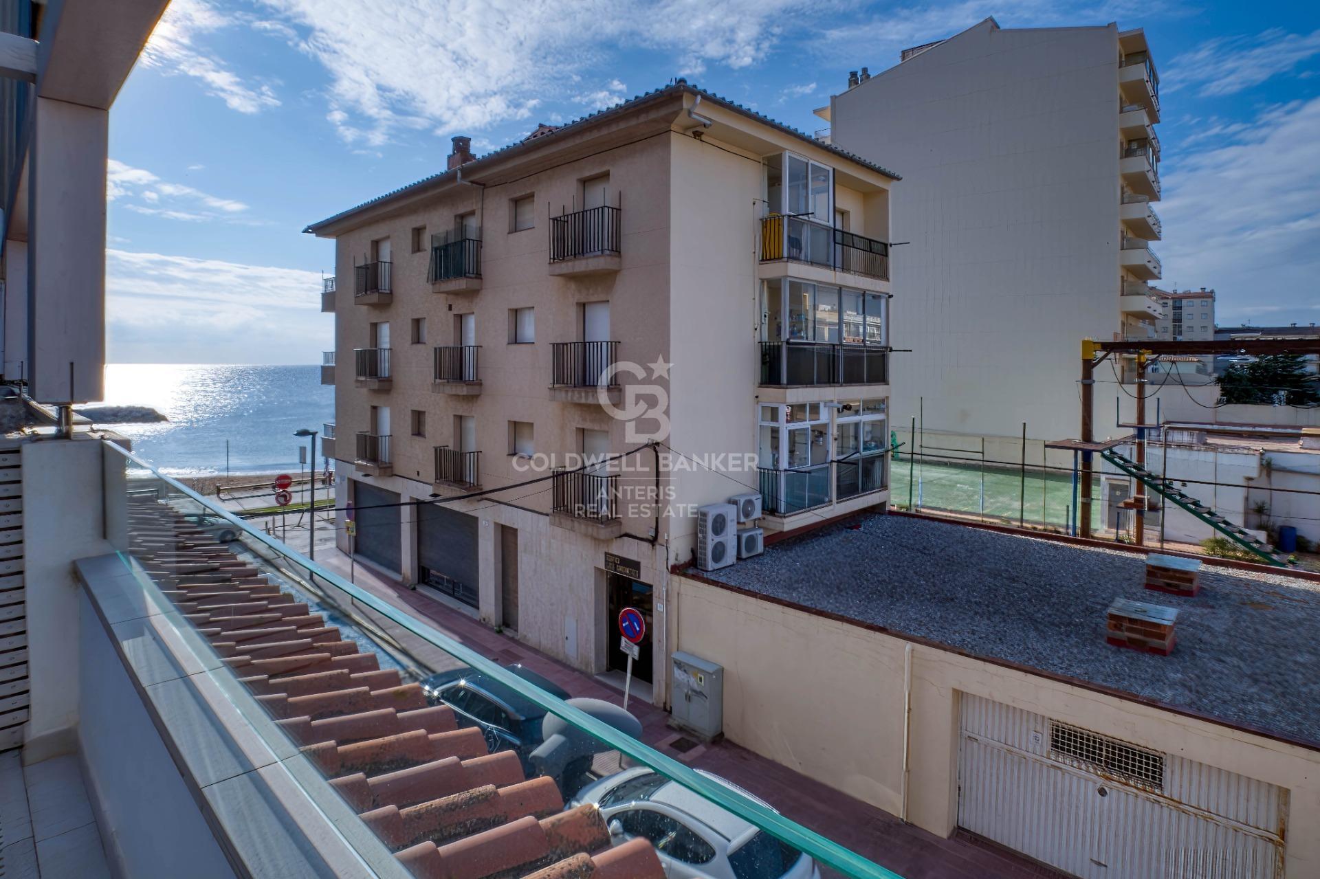 Vivienda pareada reformada de 3 pisos en la Costa Brava