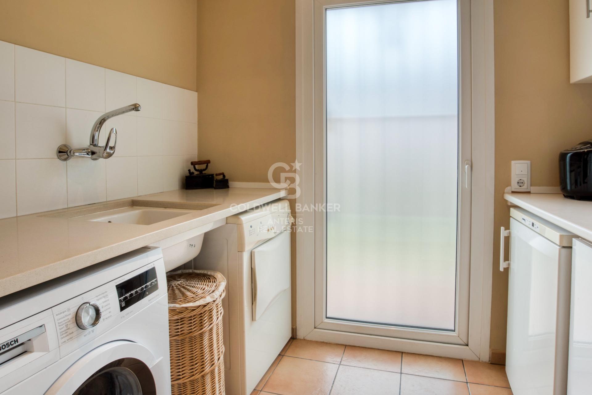 5 bedroom villa with private pool