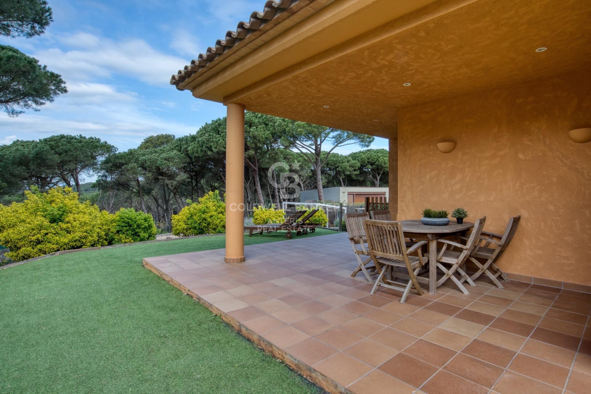 5 bedroom villa with private pool