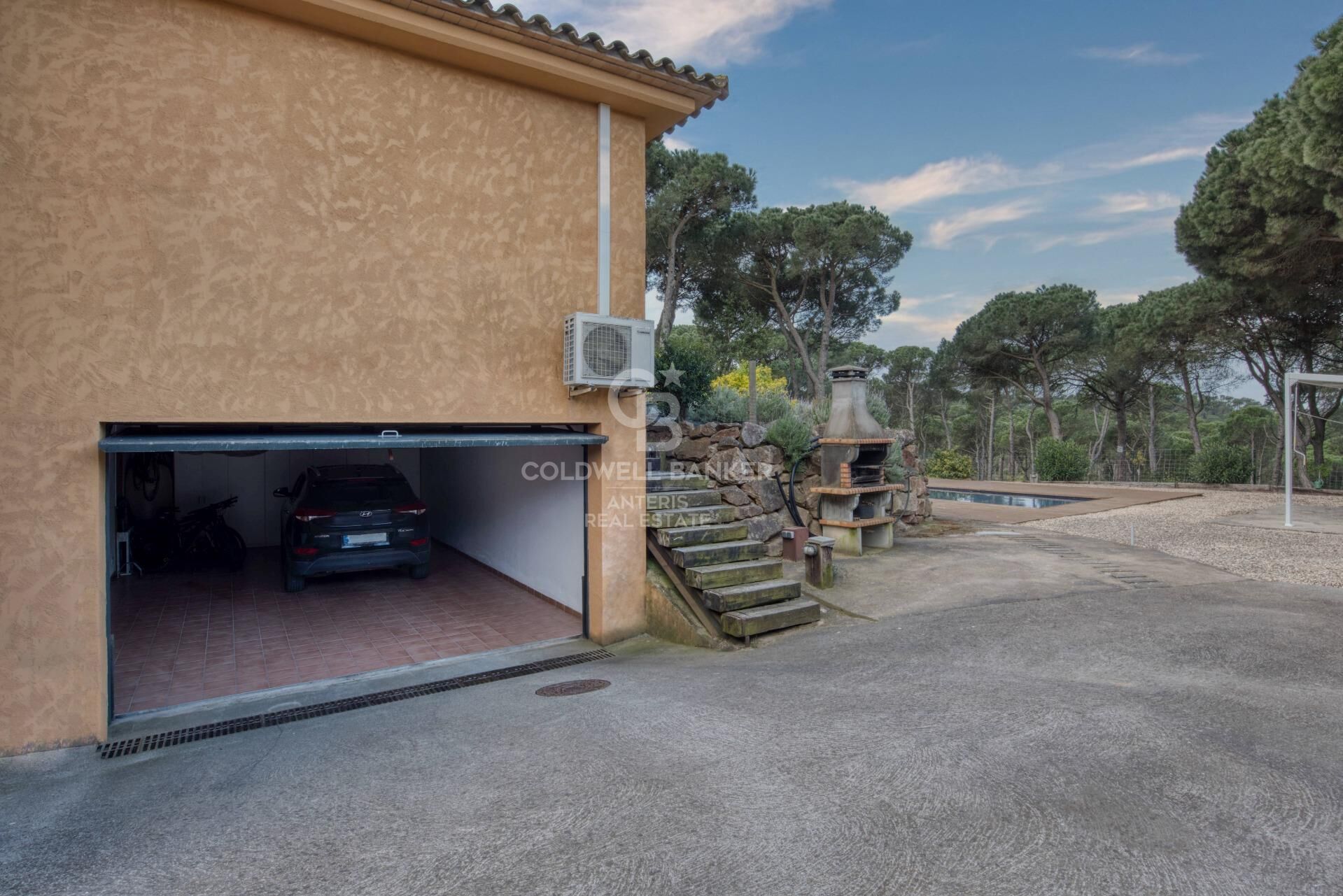 5 bedroom villa with private pool