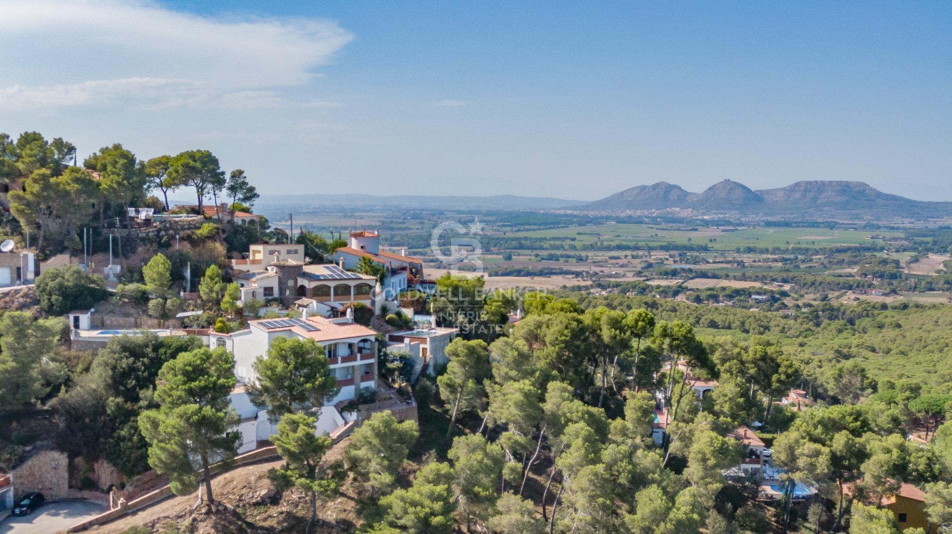 Casa grande unifamiliar con vistas