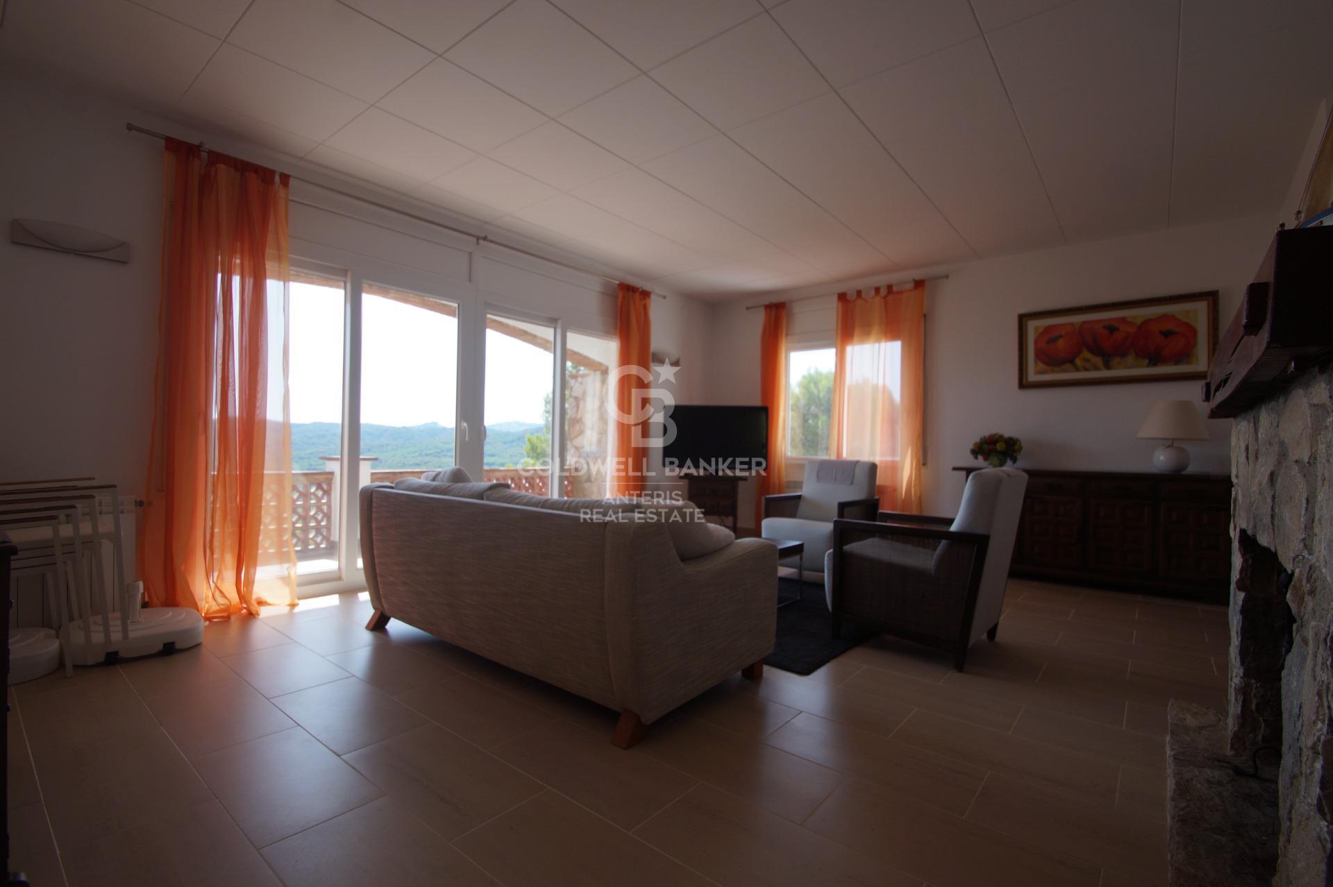 Casa grande unifamiliar con vistas