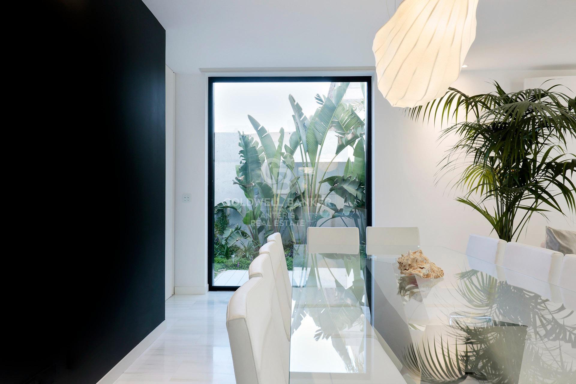 Luksusowa willa w oryginalnym stylu z widokiem na morze