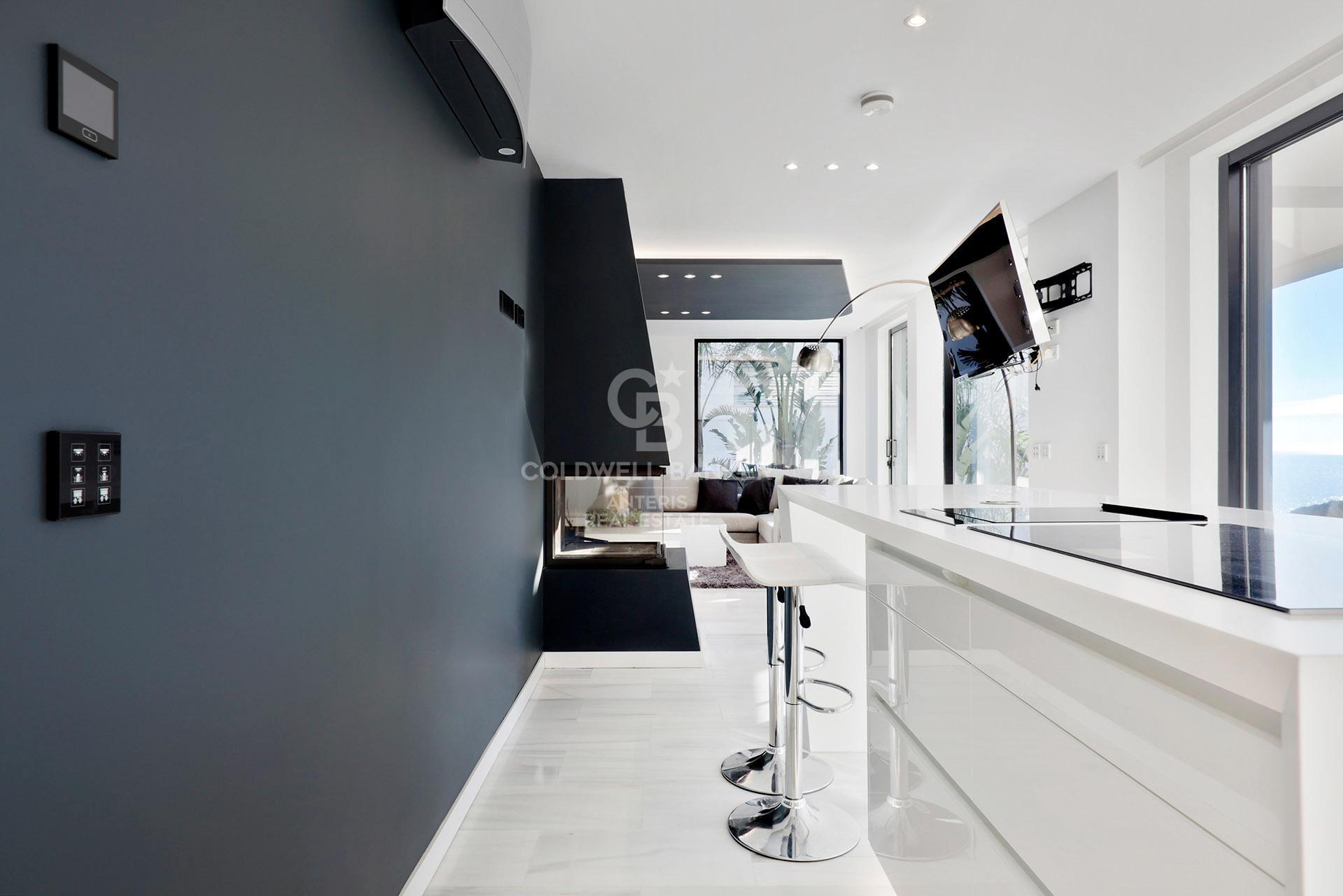 Luksusowa willa w oryginalnym stylu z widokiem na morze