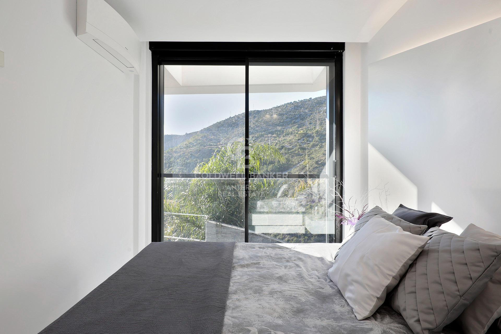 Luksusowa willa w oryginalnym stylu z widokiem na morze