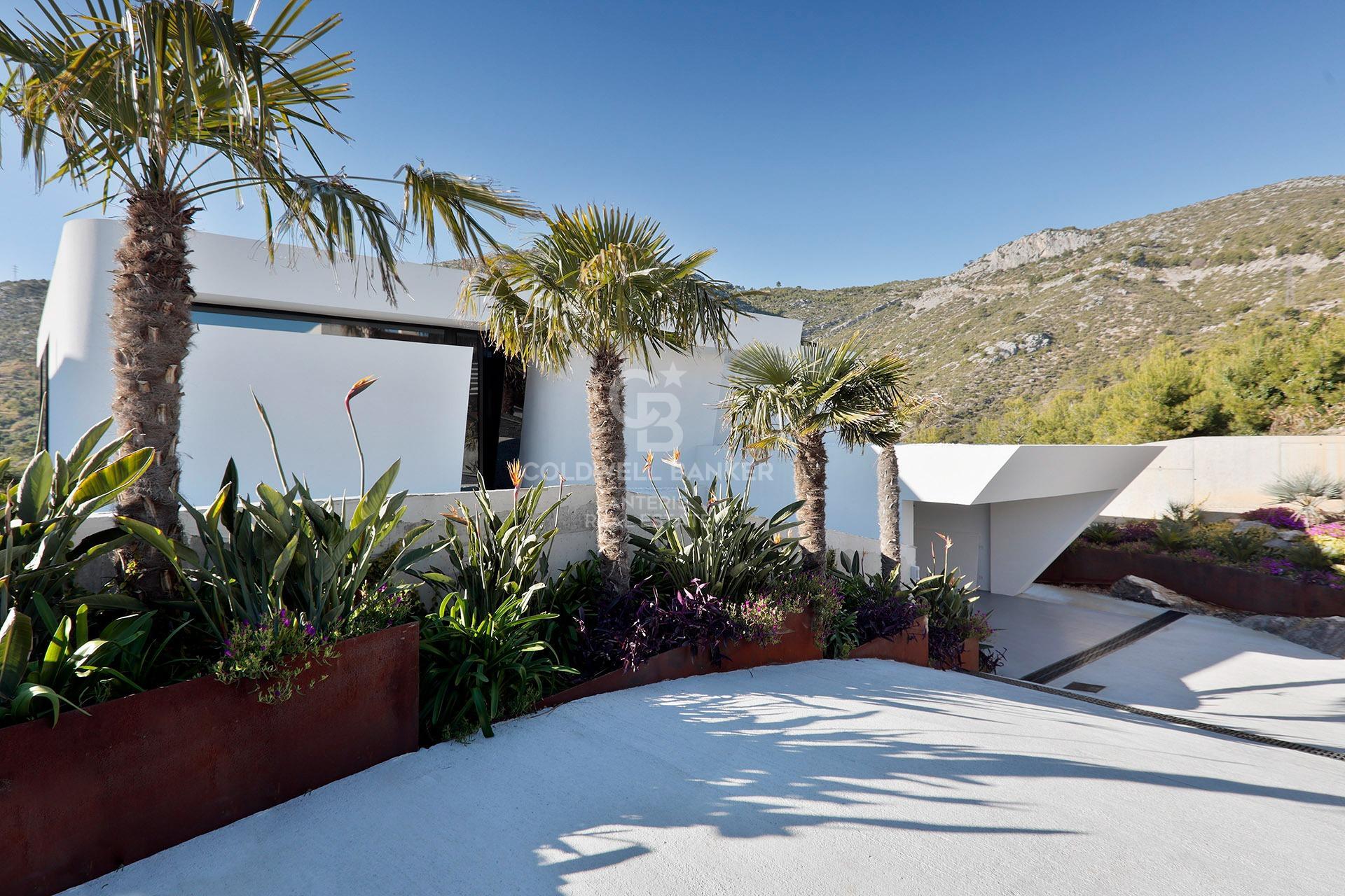 Luksusowa willa w oryginalnym stylu z widokiem na morze