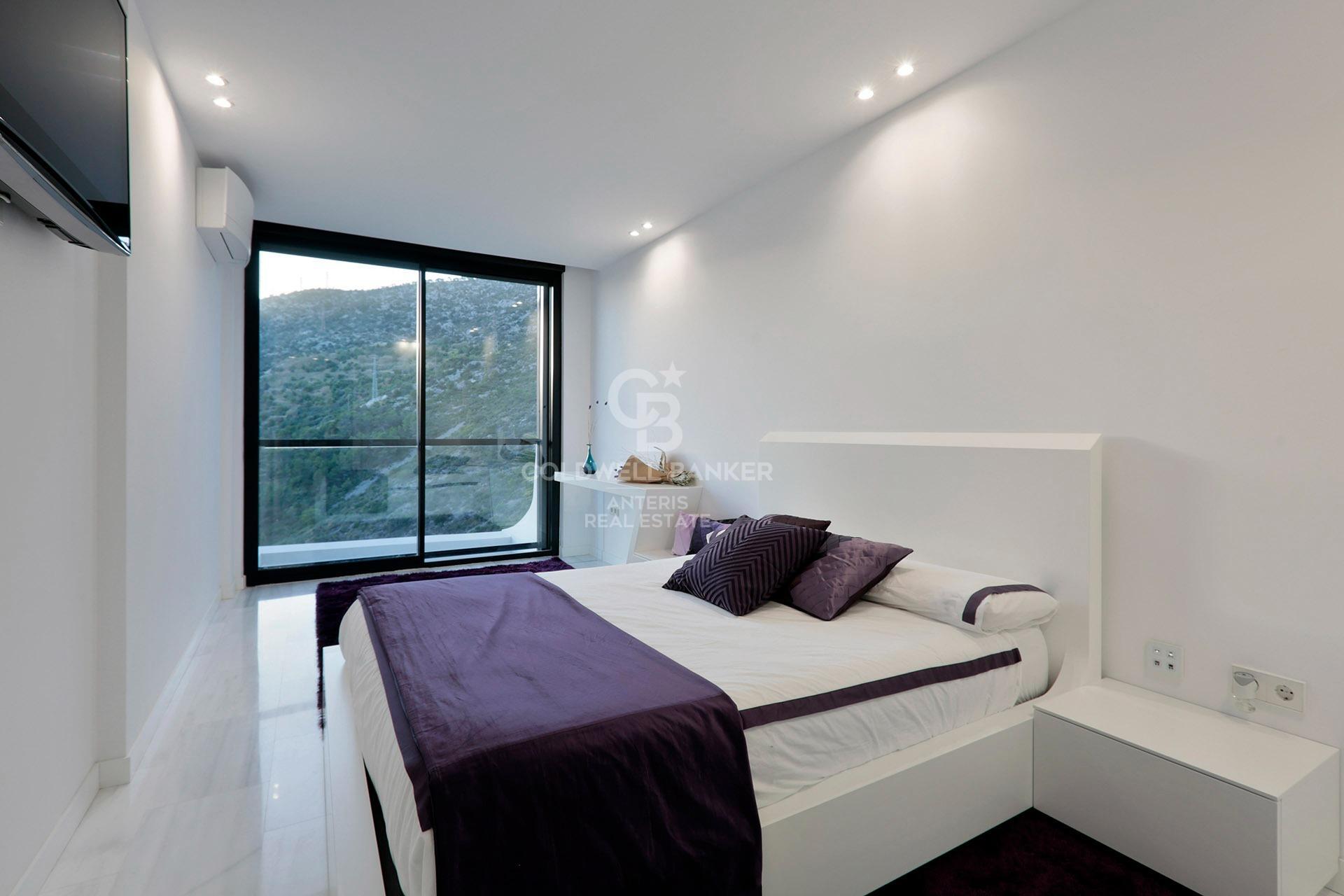 Luksusowa willa w oryginalnym stylu z widokiem na morze