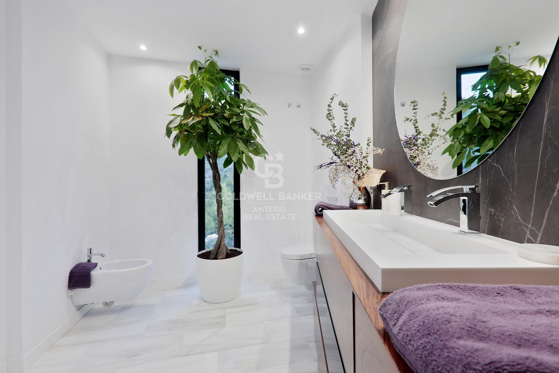 Luksusowa willa w oryginalnym stylu z widokiem na morze