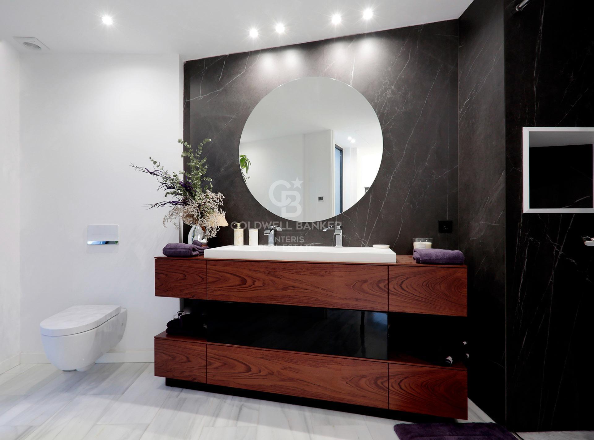 Luksusowa willa w oryginalnym stylu z widokiem na morze