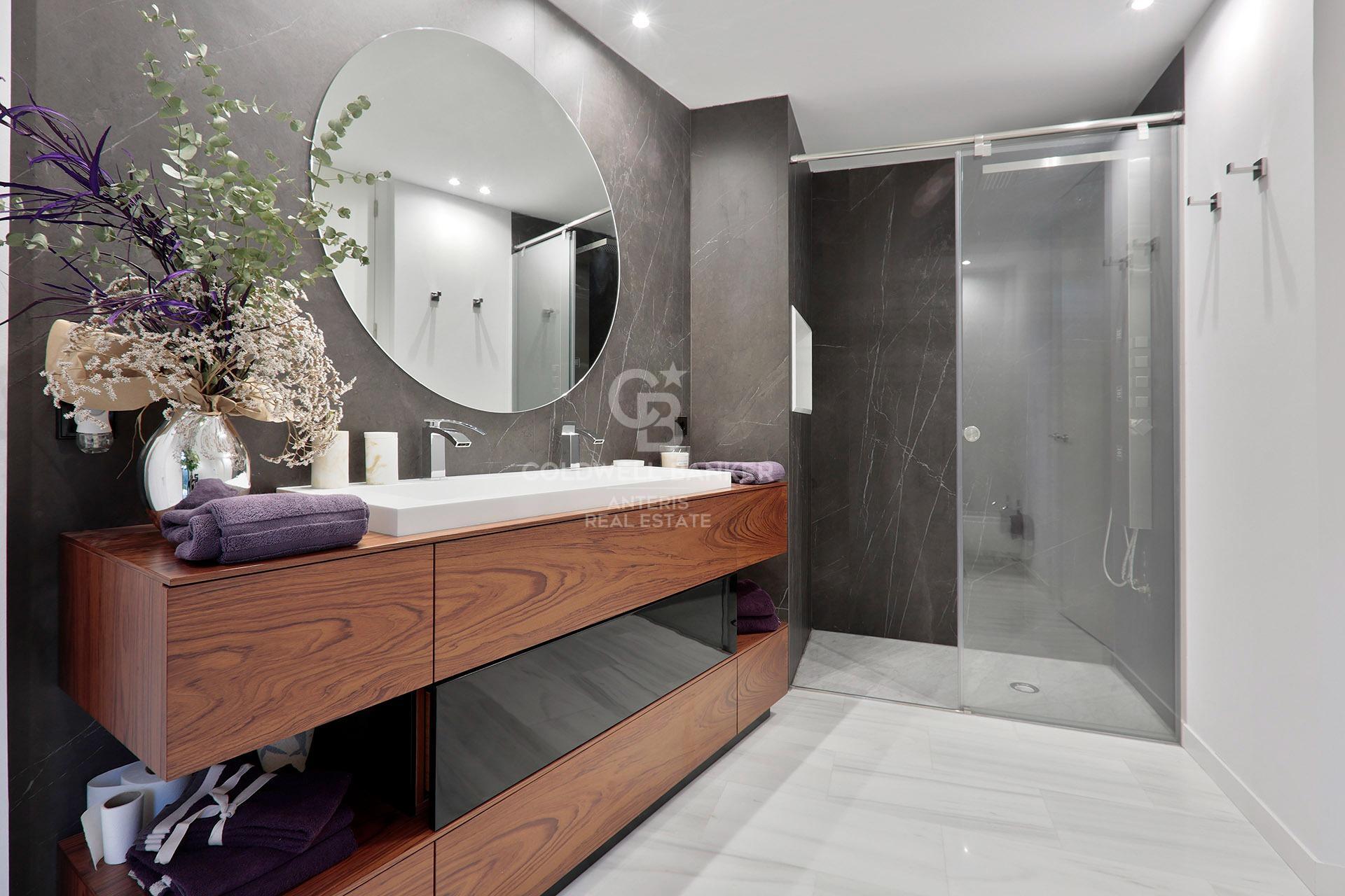 Luksusowa willa w oryginalnym stylu z widokiem na morze