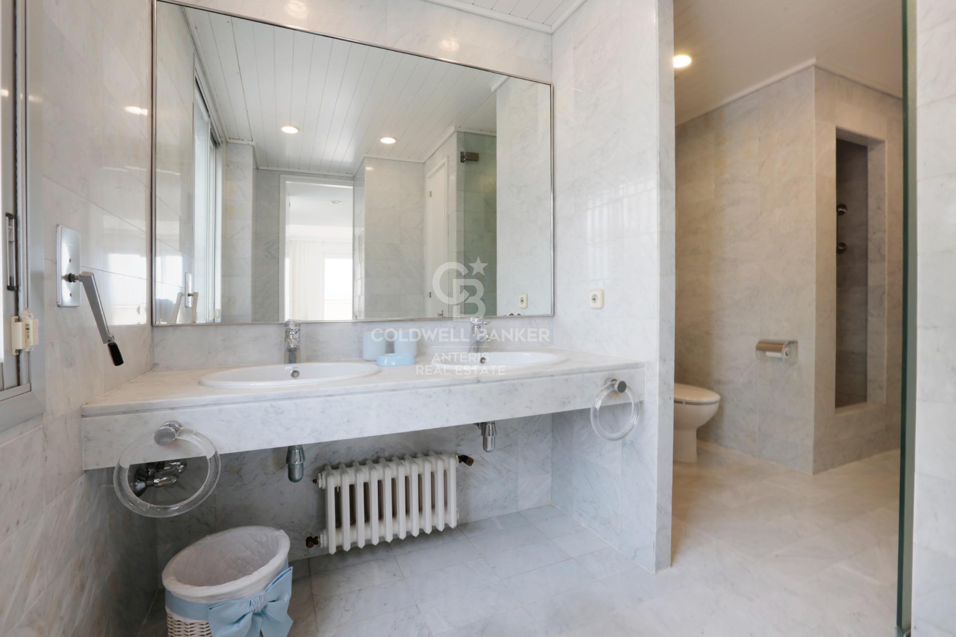 Villa privada con pista de squash