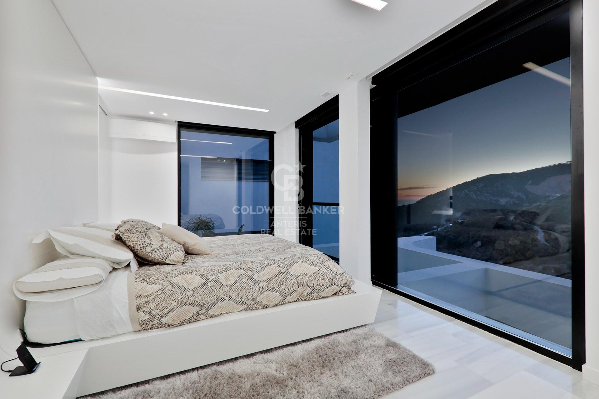 Luksusowa willa w oryginalnym stylu z widokiem na morze