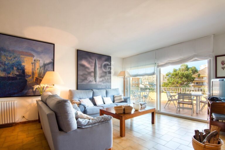 Dwupoziomowy penthouse na wybrzeżu Costa Brava