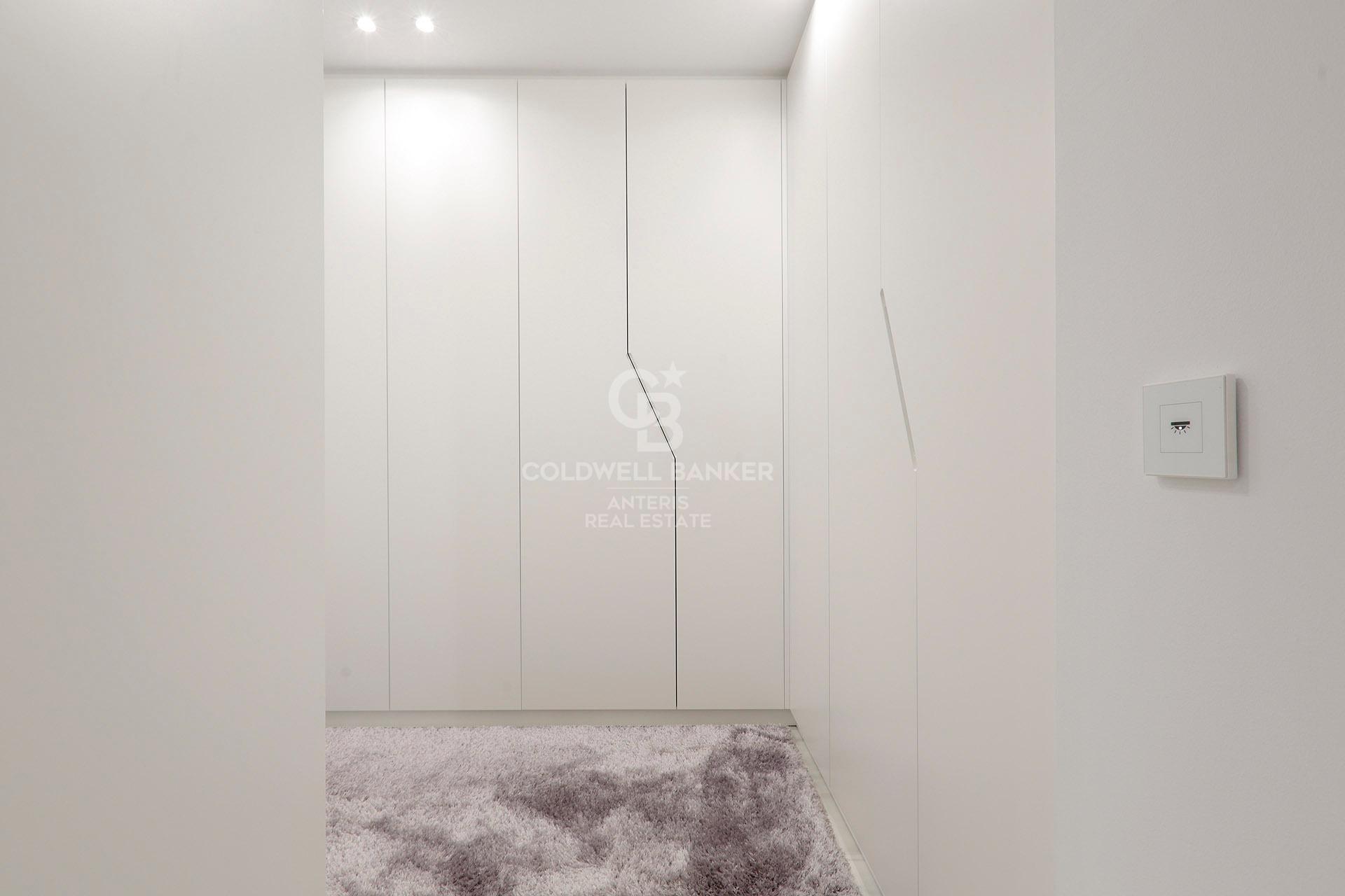 Luksusowa willa w oryginalnym stylu z widokiem na morze