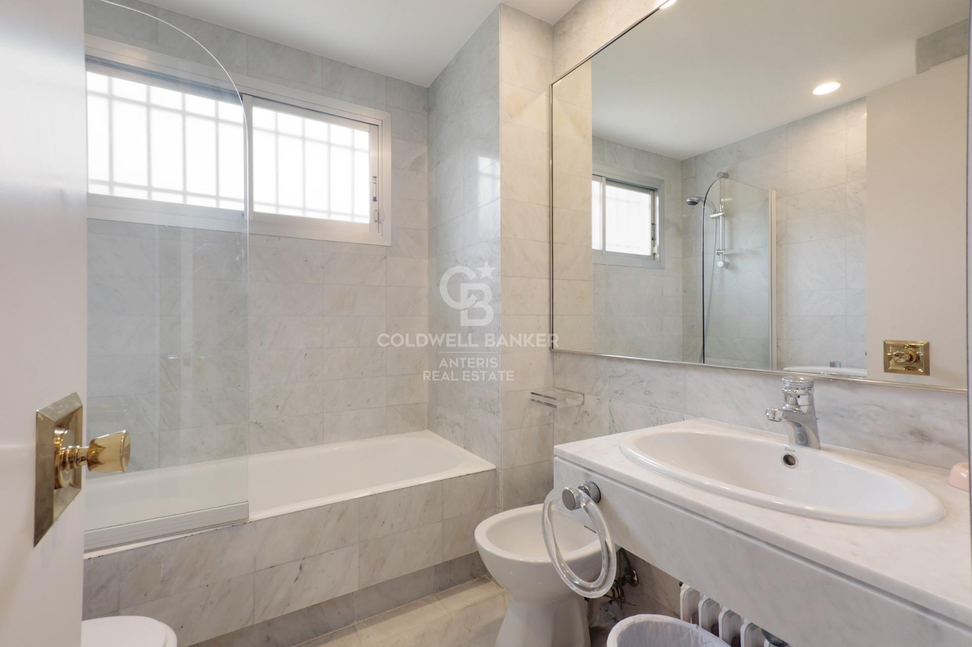 Villa privada con pista de squash