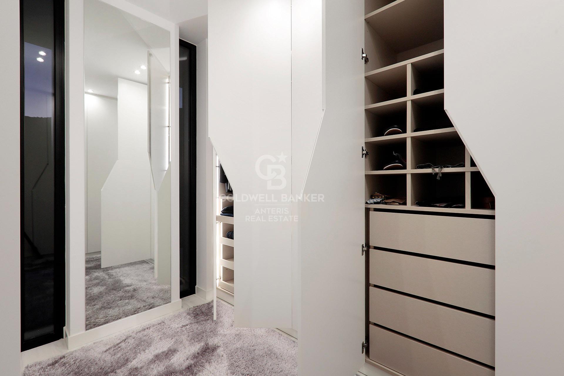 Luksusowa willa w oryginalnym stylu z widokiem na morze