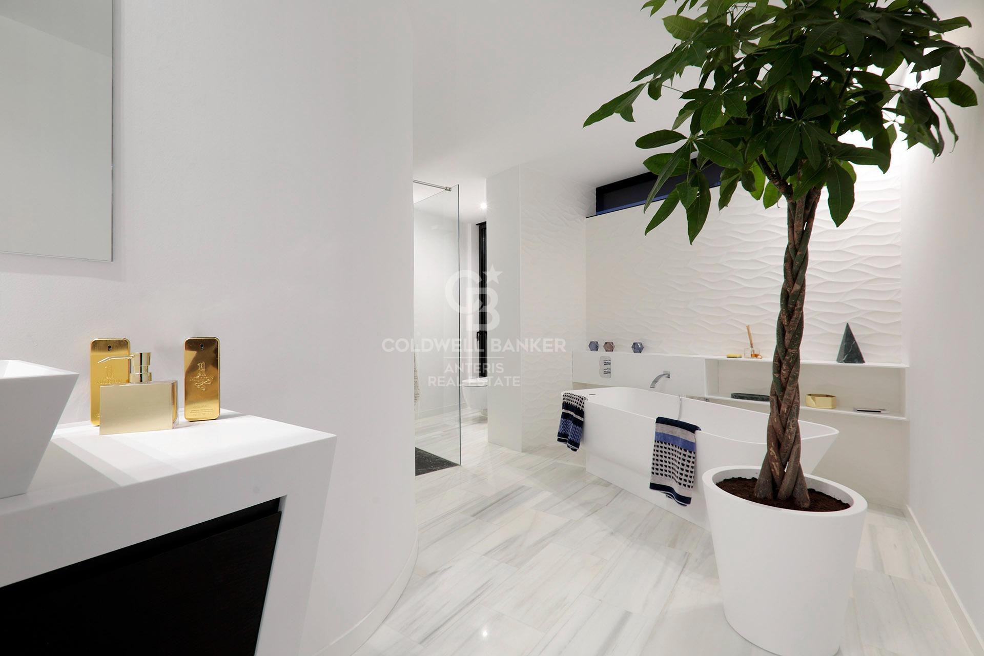 Luksusowa willa w oryginalnym stylu z widokiem na morze