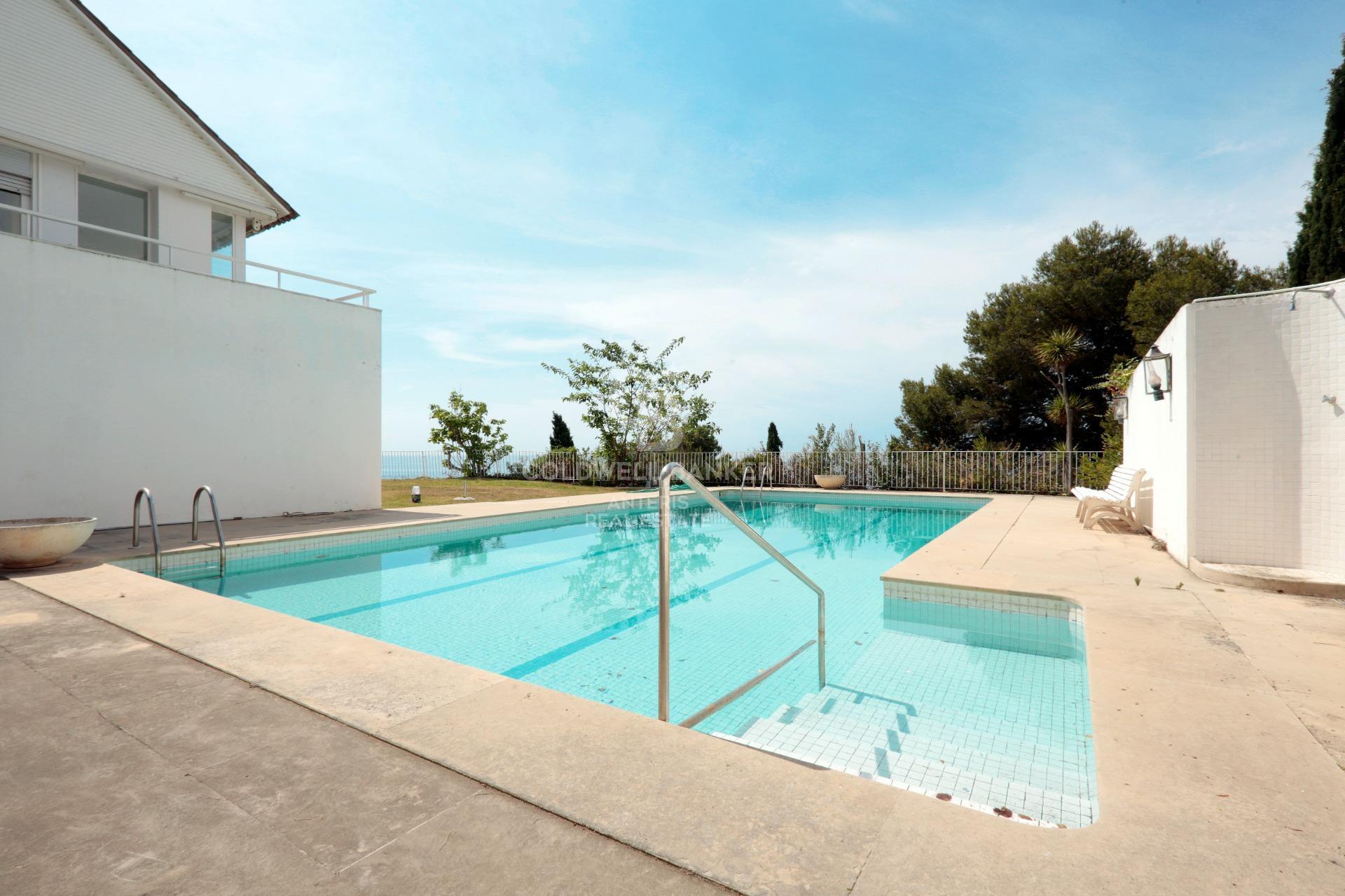 Villa privada con pista de squash