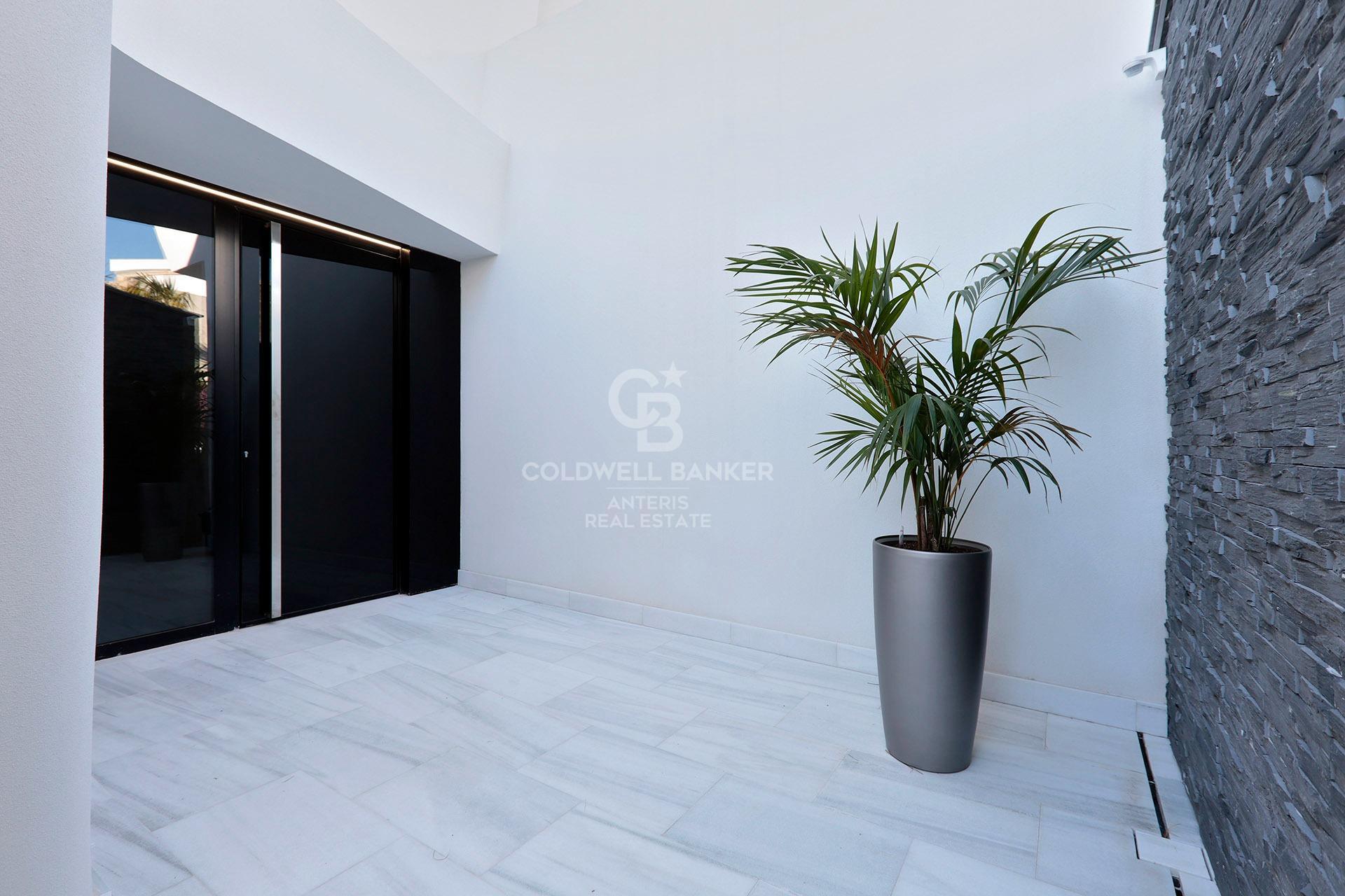 Luksusowa willa w oryginalnym stylu z widokiem na morze