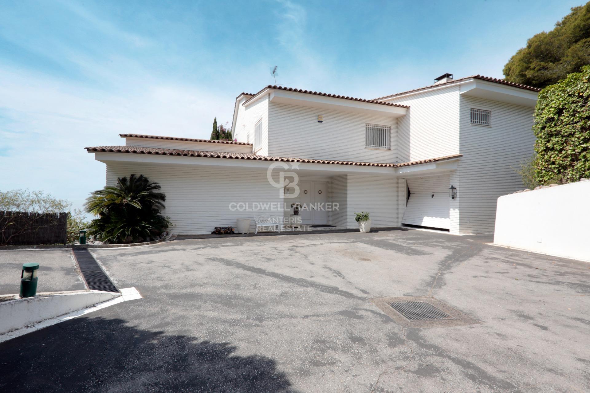 Villa privada con pista de squash