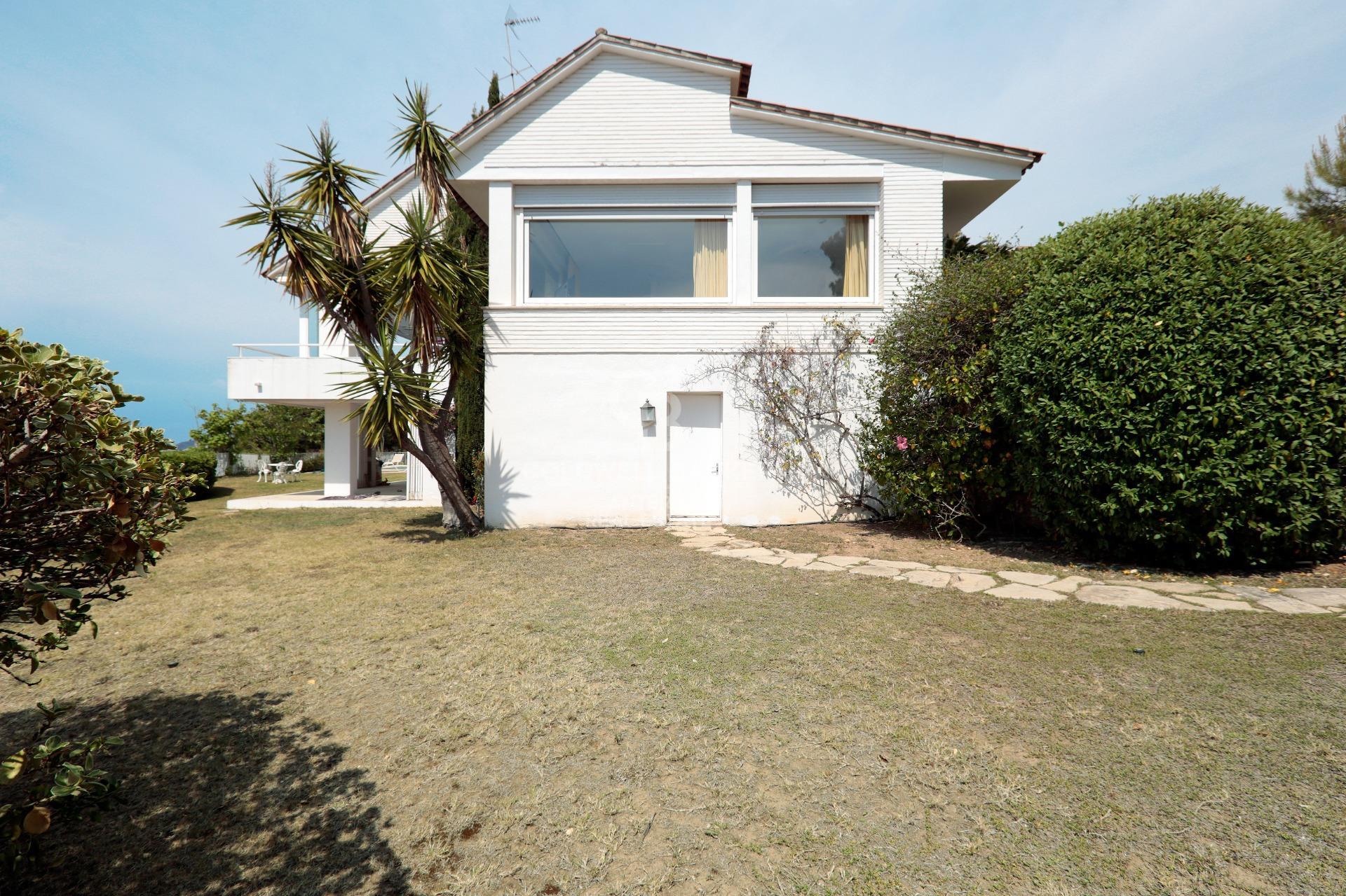 Villa privada con pista de squash