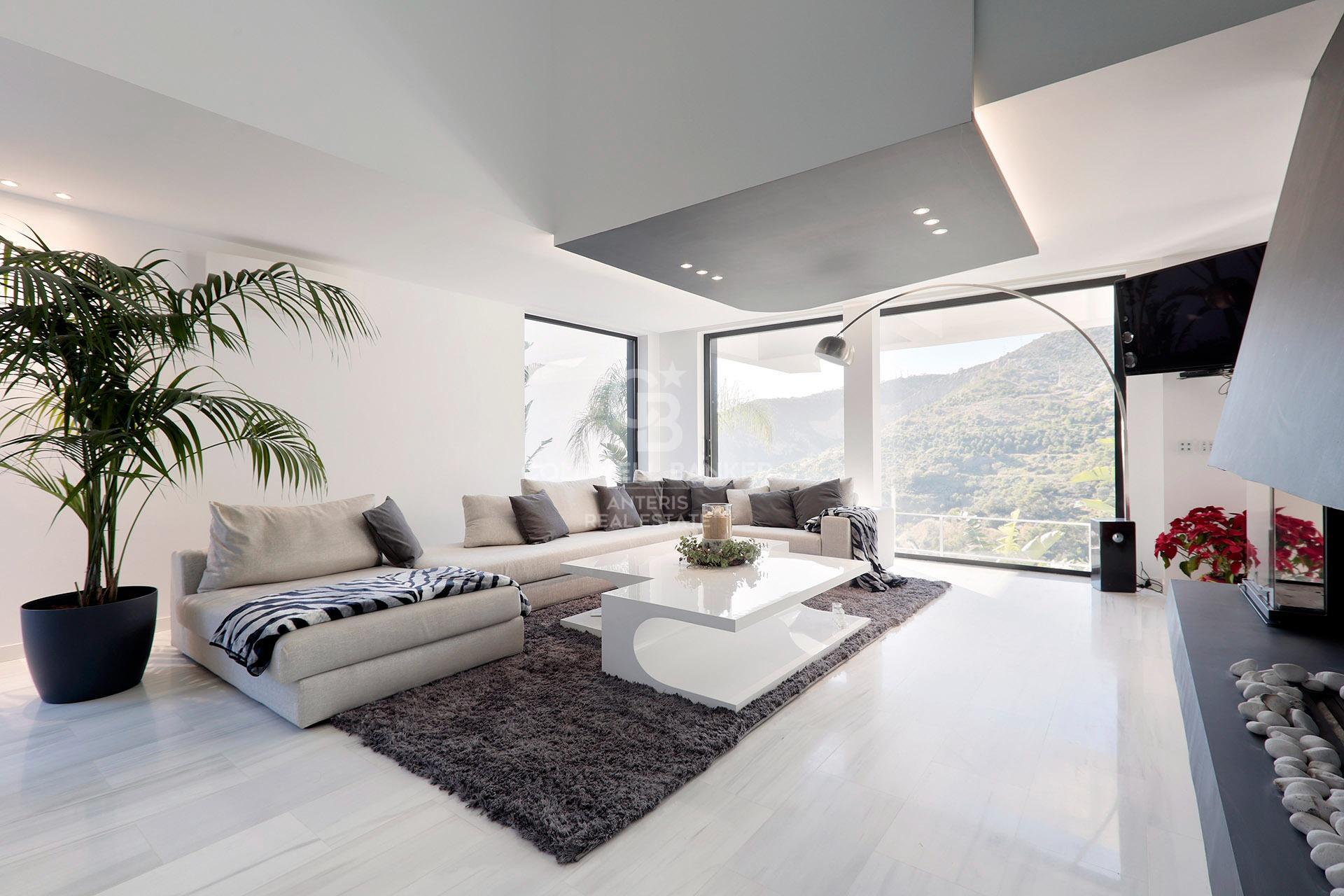 Luksusowa willa w oryginalnym stylu z widokiem na morze