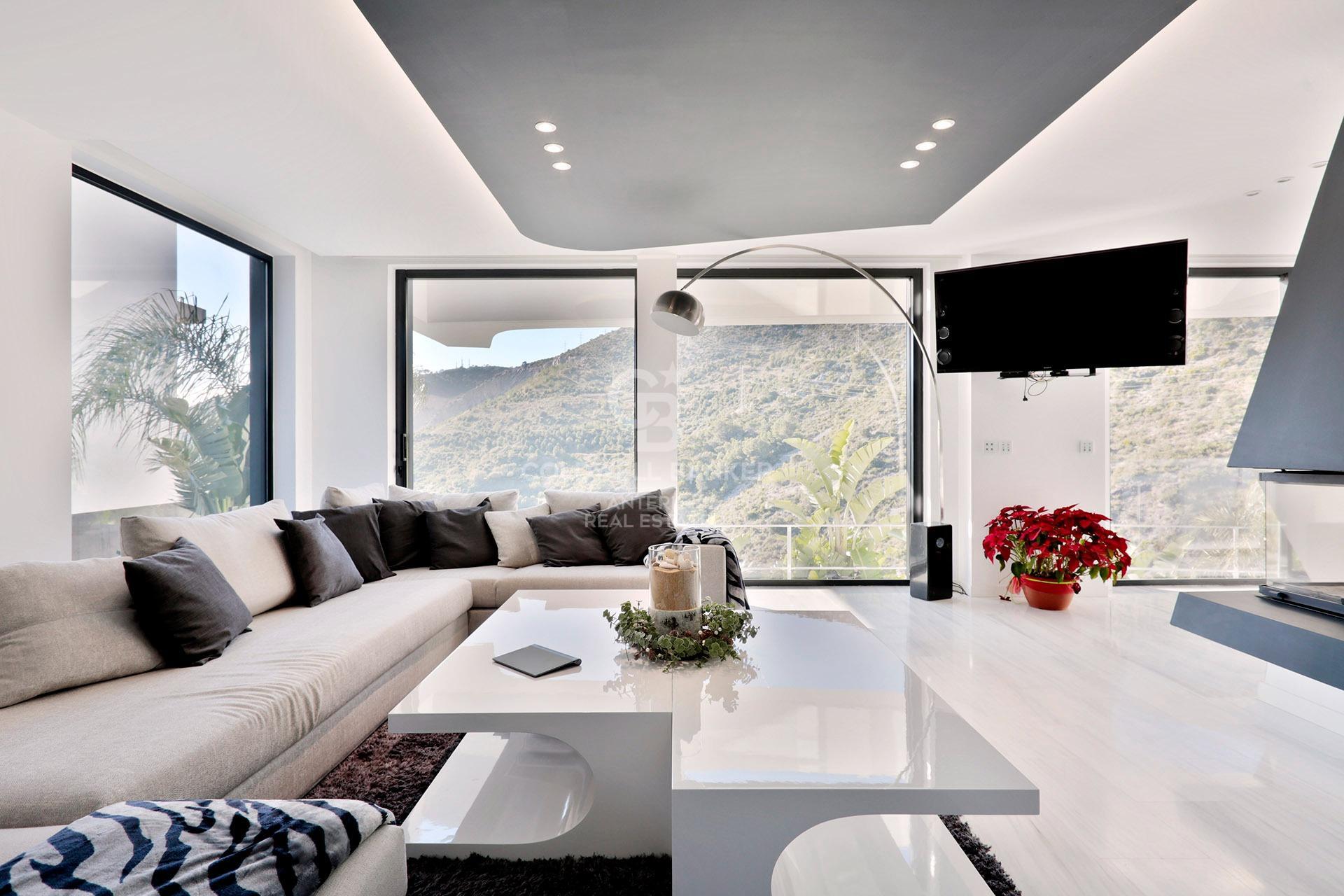 Luksusowa willa w oryginalnym stylu z widokiem na morze