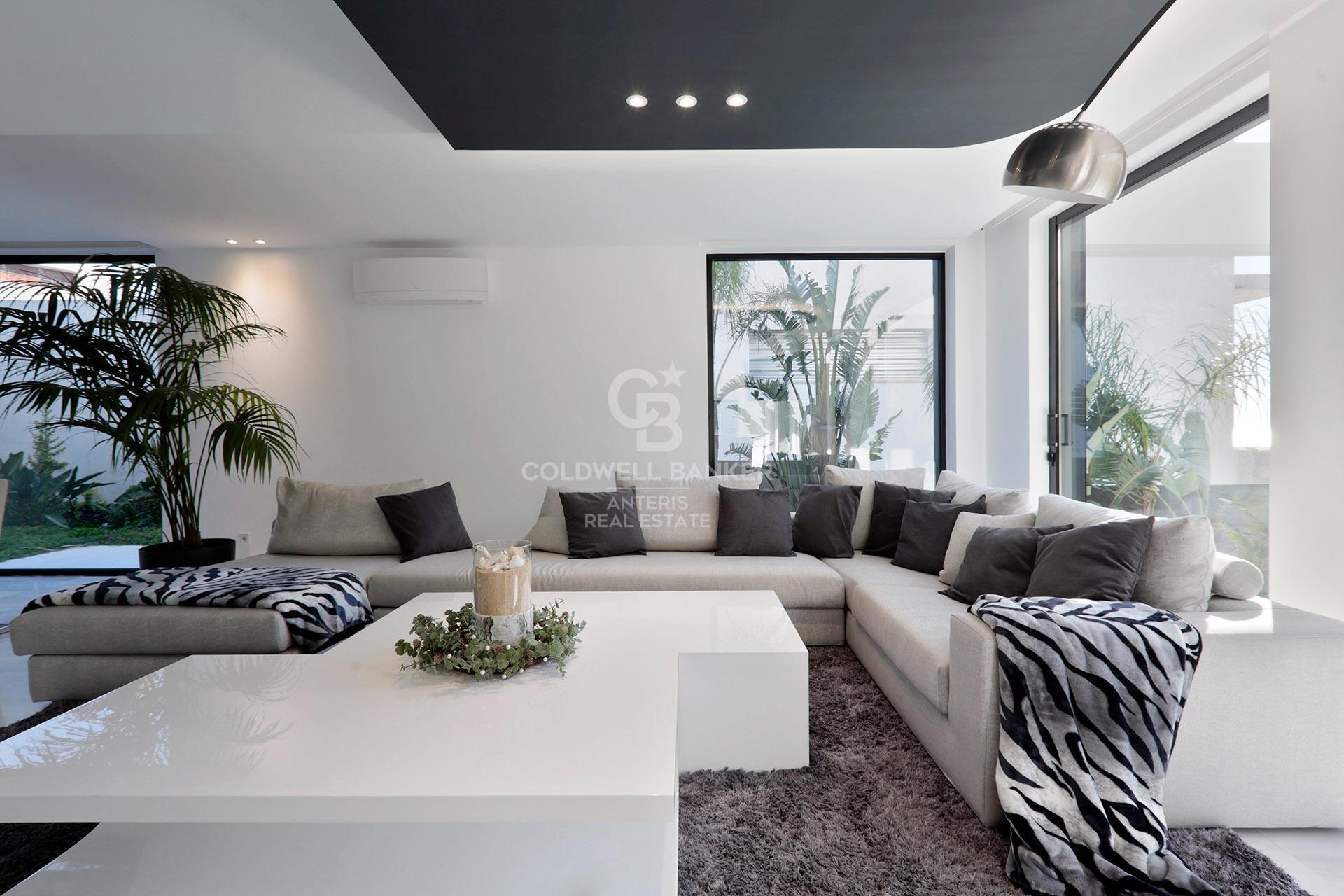 Luksusowa willa w oryginalnym stylu z widokiem na morze